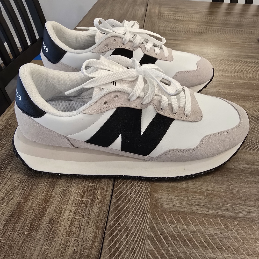 New Balance 237